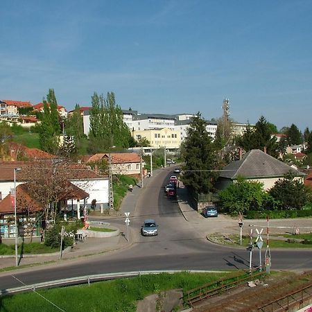 Imola Hostel Eger Eksteriør billede